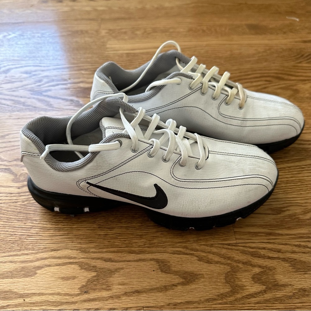 Nike Youth Golf Shoes size 6Y